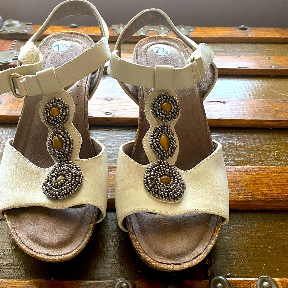 Natural Soul all thru comfort wedge sandals 7 1/2